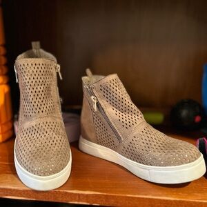 Paris Blues Tan Perforated Sneakers Size 4 Women / Children